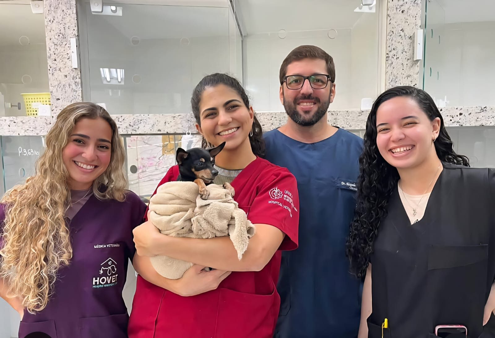 Equipe do HOVET Tijuca com paciente internado
